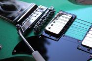 VINTAGE "Limited Green Sparkle VS6 ReIssued Vibrola Tailpiece" GIGBAG, 3, 68 KG