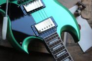 VINTAGE "Limited Green Sparkle VS6 ReIssued Vibrola Tailpiece" GIGBAG, 3, 68 KG