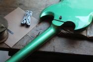 VINTAGE "Limited Green Sparkle VS6 ReIssued Vibrola Tailpiece" GIGBAG, 3, 68 KG
