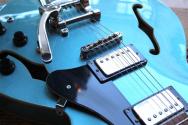 VINTAGE "VSA500B with Bigsby, Gun Hill Blue" 3, 95 KG