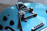 VINTAGE "VSA500B with Bigsby, Gun Hill Blue" 3, 95 KG