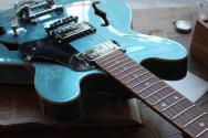 VINTAGE "VSA500B with Bigsby, Gun Hill Blue" 3, 95 KG