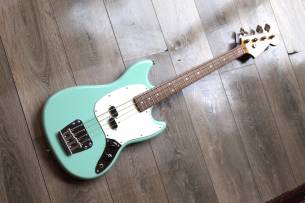 SQUIER "Classic Vibe Mustang Bass, Surf Green, Indian Laurel" by FENDER