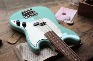 SQUIER "Classic Vibe Mustang Bass, Surf Green, Indian Laurel" by FENDER
