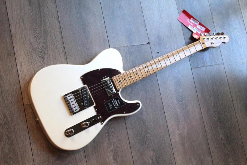 FENDER "Player II Modified Telecaster SH Olympic Pearl" GIGBAG, 3, 75 KG