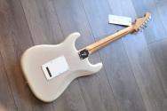 FENDER "Player II Stratocaster Present White Blonde" 3, 14 KG