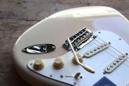 FENDER "Player II Stratocaster Present White Blonde" 3, 14 KG