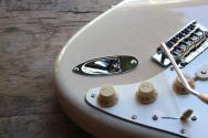 FENDER "Player II Stratocaster Present White Blonde" 3, 14 KG
