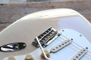 FENDER "Player II Stratocaster Present White Blonde" 3, 14 KG