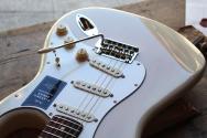 FENDER "Player II Stratocaster Present White Blonde" 3, 14 KG