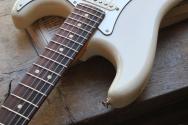FENDER "Player II Stratocaster Present White Blonde" 3, 14 KG