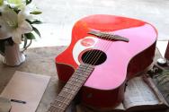 FENDER "California Standard Redondo™ CE, Spruce Top, Ivory Pickguard, Fiesta Red"