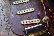 FENDER "LIMITED Custom Shop Roasted 1961 Stratocaster Super Heavy Relic Aged Natural" HARDCASE, PAPERS