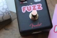 FENDER "Hello Kitty Fuzz Black"