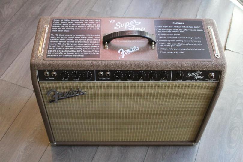 FENDER '62 Super Amp Reissue 2-Channel 40-Watt 2x10" Guitar Combo Brown / Wheat