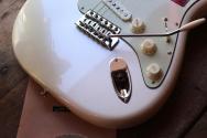 FENDER "Am Pro Cls Strat, LIMITED, Olympic Pearl " GIGBAG, 3, 72 KG