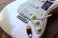 FENDER "Am Pro Cls Strat, LIMITED, Olympic Pearl " GIGBAG, 3, 72 KG
