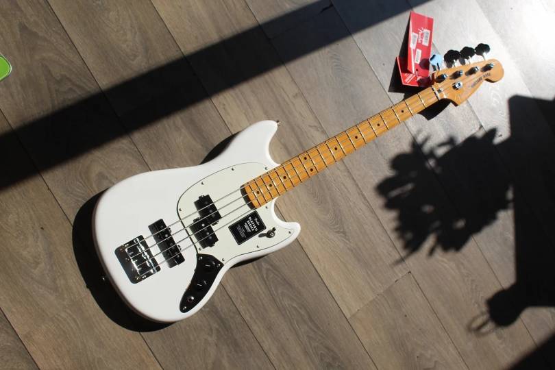 FENDER Mustang Bass PJ Player II, Polar White, 3, 51 KG