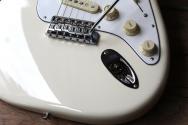 FENDER "Limited Edition American Vintage II 1973 Stratocaster, Maple Fingerboard, Olympic White" HARDCASE, 3, 65 KG