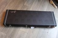 FENDER "Limited Edition American Vintage II 1973 Stratocaster, Maple Fingerboard, Olympic White" HARDCASE, 3, 65 KG