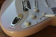 FENDER "LIMITED MIJ Traditional 2025 Collection, 60s Stratocaster, Stardust Pink" GIGBAG, 3, 64 KG