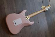 FENDER "LIMITED MIJ Traditional 2025 Collection, 60s Stratocaster, Stardust Pink" GIGBAG, 3, 64 KG