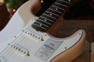 FENDER "LIMITED MIJ Traditional 2025 Collection, 60s Stratocaster, Stardust Pink" GIGBAG, 3, 64 KG
