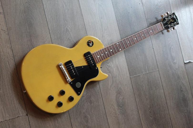 GIBSON "Les Paul Special TV Yellow" HARDCASE, 3, 74 KG