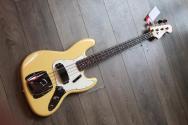 FENDER "Limited Edition Laura Lee Jazz Bass®, Rosewood Fingerboard, Vintage White" GIGBAG, 4, 51 KG