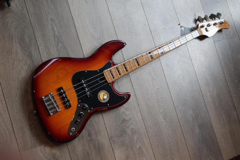 SIRE "Marcus Miller V5 4-String, Tobacco Sunburst" 4, 30 KG