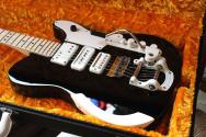 FENDER "Jack White Triplecaster, Maple Fingerboard, Black" HARDCASE