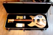 RICKENBACKER "330 Mapleglo Year 2006" HARDCASE, PAPERS