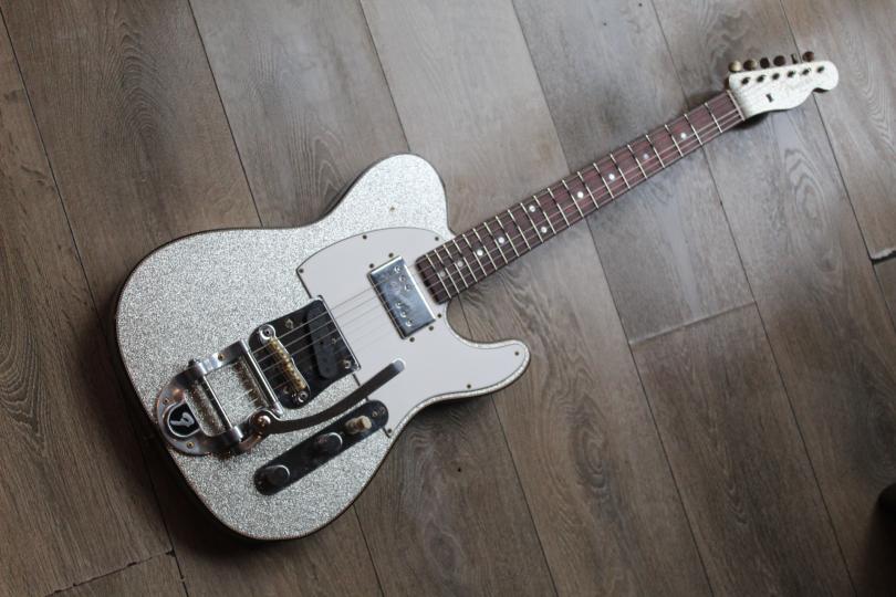 FENDER Custom Shop Limited CuNiFe Telecaster Custom Journeyman Relic, Silver Sparkle HARDCASE, 3, 75 KG