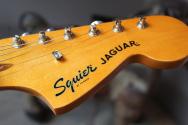 Squier "Classic Vibe '70s Jaguar, Black, India Laurel" 3, 35 KG