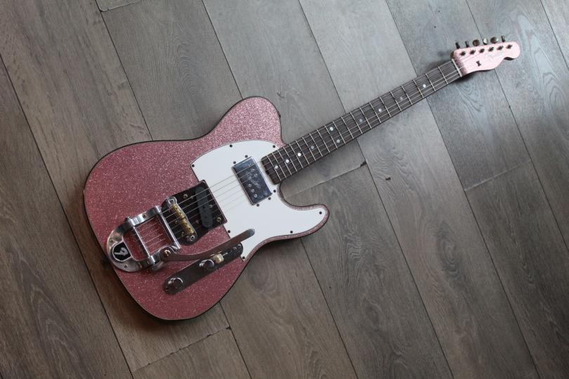 FENDER Cunife Telecaster Custom Journeyman Relic, LTD 3A Rosewood Fingerboard, Aged Champagne Metallic HARDCASE, 3, 79 KG