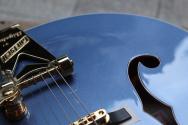 GRETSCH LIMITED Falcon Hollow Body with String-Thru Bigsby and Gold Hardware, Ebony Fingerboard, Cerulean Smoke HARDCASE