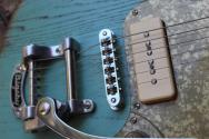PAOLETTI GUITARS "Paoletti 112 Lounge 2P90 Relic with Bigsby Saga Green" HARDCASE, PAPERS, STRAP, 3, 83 KG