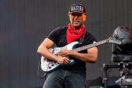 FENDER "Tom Morello "Arm The Homeless", Rosewood Fingerboard, Blue Ice Metallic, Deluxe Black Hardshell"