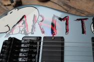 FENDER "Tom Morello "Arm The Homeless", Rosewood Fingerboard, Blue Ice Metallic, Deluxe Black Hardshell"