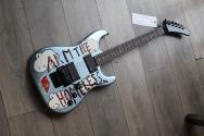 FENDER "Tom Morello "Arm The Homeless", Rosewood Fingerboard, Blue Ice Metallic, Deluxe Black Hardshell"