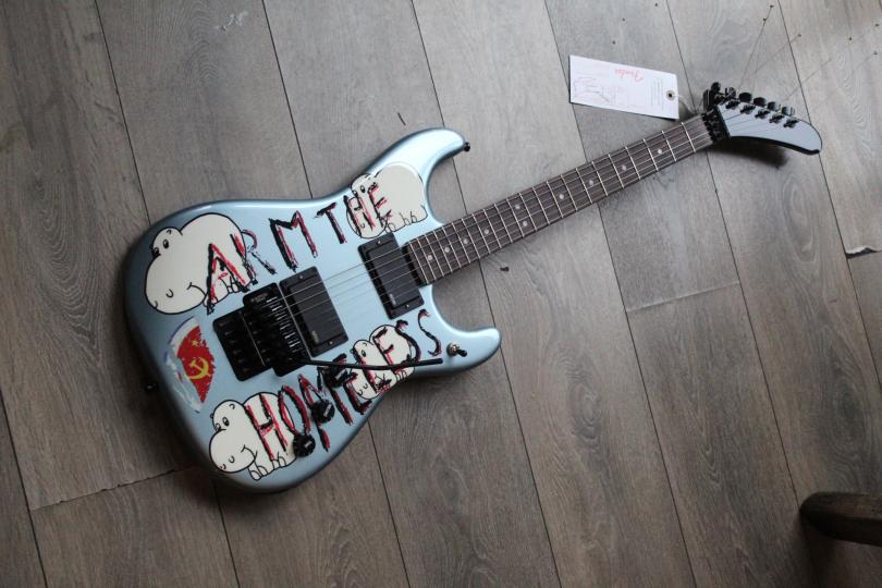 FENDER "Tom Morello "Arm The Homeless", Rosewood Fingerboard, Blue Ice Metallic, Deluxe Black Hardshell"