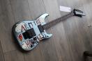 FENDER "Tom Morello "Arm The Homeless", Rosewood Fingerboard, Blue Ice Metallic, Deluxe Black Hardshell"