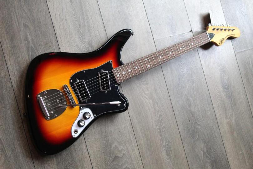 ARIA PRO II "1532 Retro, Three Tone Sunburst" 3,36 KG