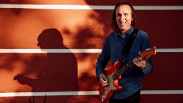 FENDER "Custom Shop Michael Landau Signature 1963 Stratocaster Fiesta Red" HARDCASE, PAPERS