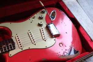 FENDER "Custom Shop Michael Landau Signature 1963 Stratocaster Fiesta Red" HARDCASE, PAPERS