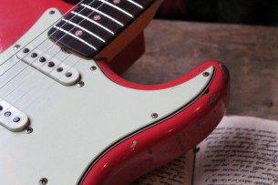FENDER "Custom Shop Michael Landau Signature 1963 Stratocaster Fiesta Red" HARDCASE, PAPERS