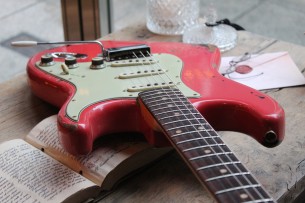 FENDER "Custom Shop Michael Landau Signature 1963 Stratocaster Fiesta Red" HARDCASE, PAPERS