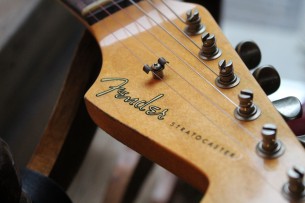 FENDER "Custom Shop Michael Landau Signature 1963 Stratocaster Fiesta Red" HARDCASE, PAPERS