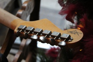 FENDER "Custom Shop Michael Landau Signature 1963 Stratocaster Fiesta Red" HARDCASE, PAPERS