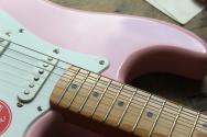 SQUIER Classic Vibe™ '50s Stratocaster Hard Tail, Maple Fingerboard, Parchment Pickguard, Shell Pink, 3, 24 KG